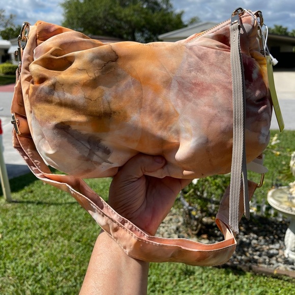 VINCE CAMUTO Washable Nylon Crossbody Harlo In Tye Dye Peach Clay - Picture 9 of 12